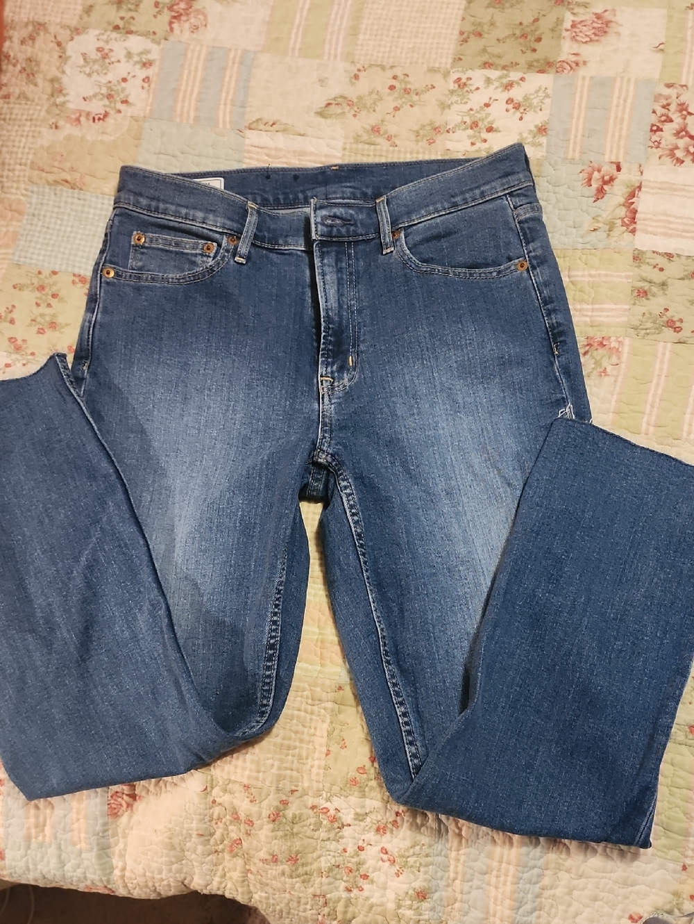 GAP Straight-Leg Women’s Jeans in Medium Blue Wash